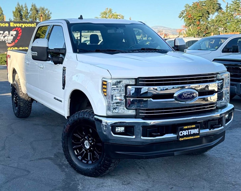 Ford Super Duty F-250 SRW Vehicle Full-screen Gallery Image 03