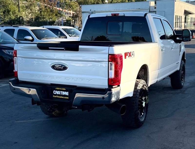 Ford Super Duty F-250 SRW Vehicle Full-screen Gallery Image 04