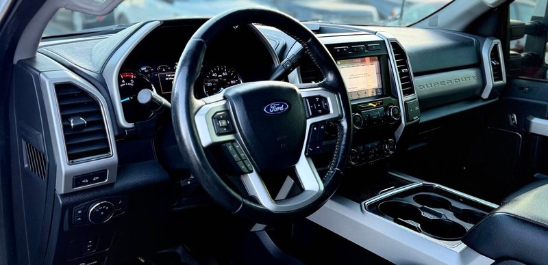 Ford Super Duty F-250 SRW Vehicle Full-screen Gallery Image 07