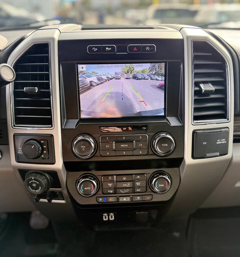 Ford F-150 Vehicle Full-screen Gallery Image 09