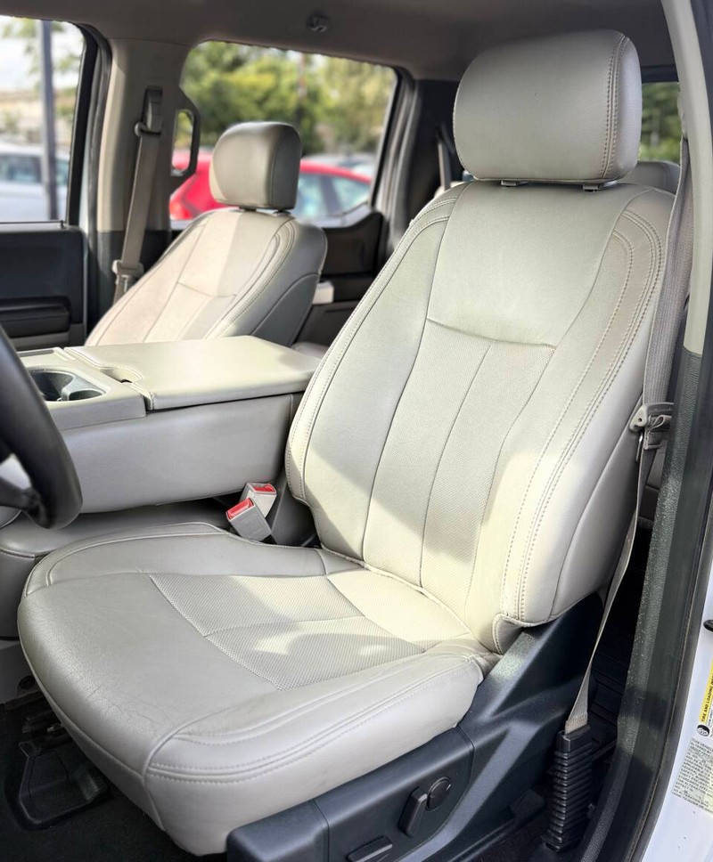 Ford F-150 Vehicle Full-screen Gallery Image 10