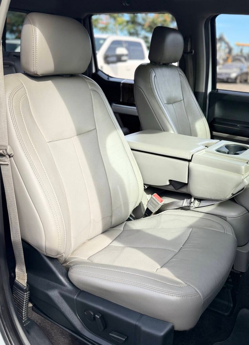 Ford F-150 Vehicle Full-screen Gallery Image 11