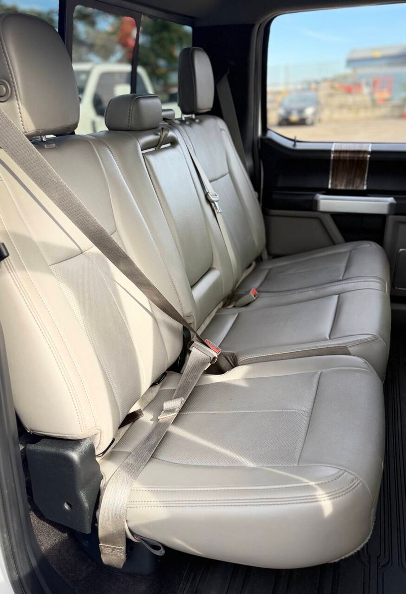 Ford F-150 Vehicle Full-screen Gallery Image 13