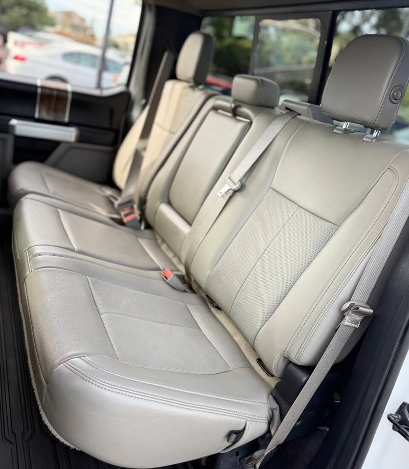 Ford F-150 Vehicle Full-screen Gallery Image 15