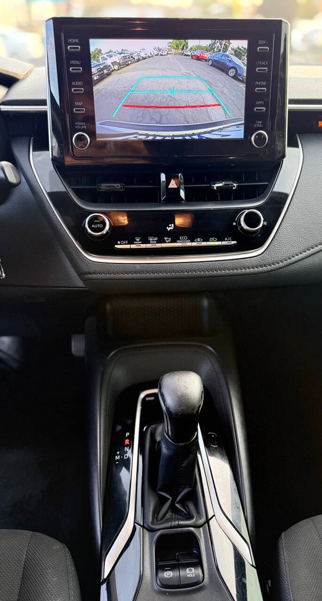 Toyota Corolla Vehicle Full-screen Gallery Image 09