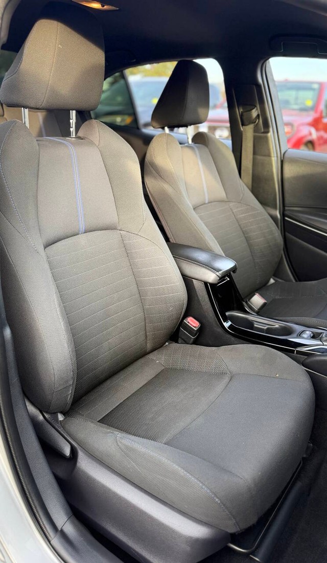 Toyota Corolla Vehicle Full-screen Gallery Image 10