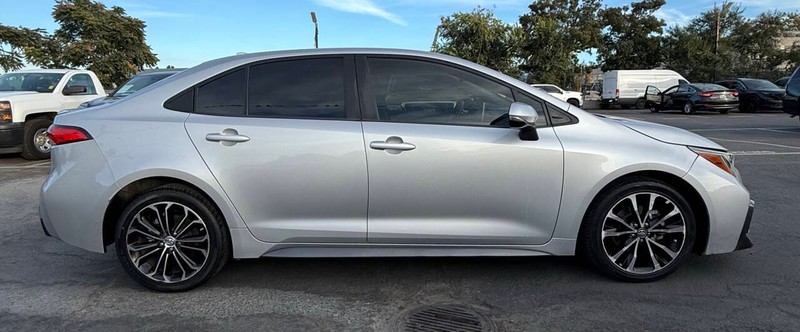 Toyota Corolla Vehicle Full-screen Gallery Image 12