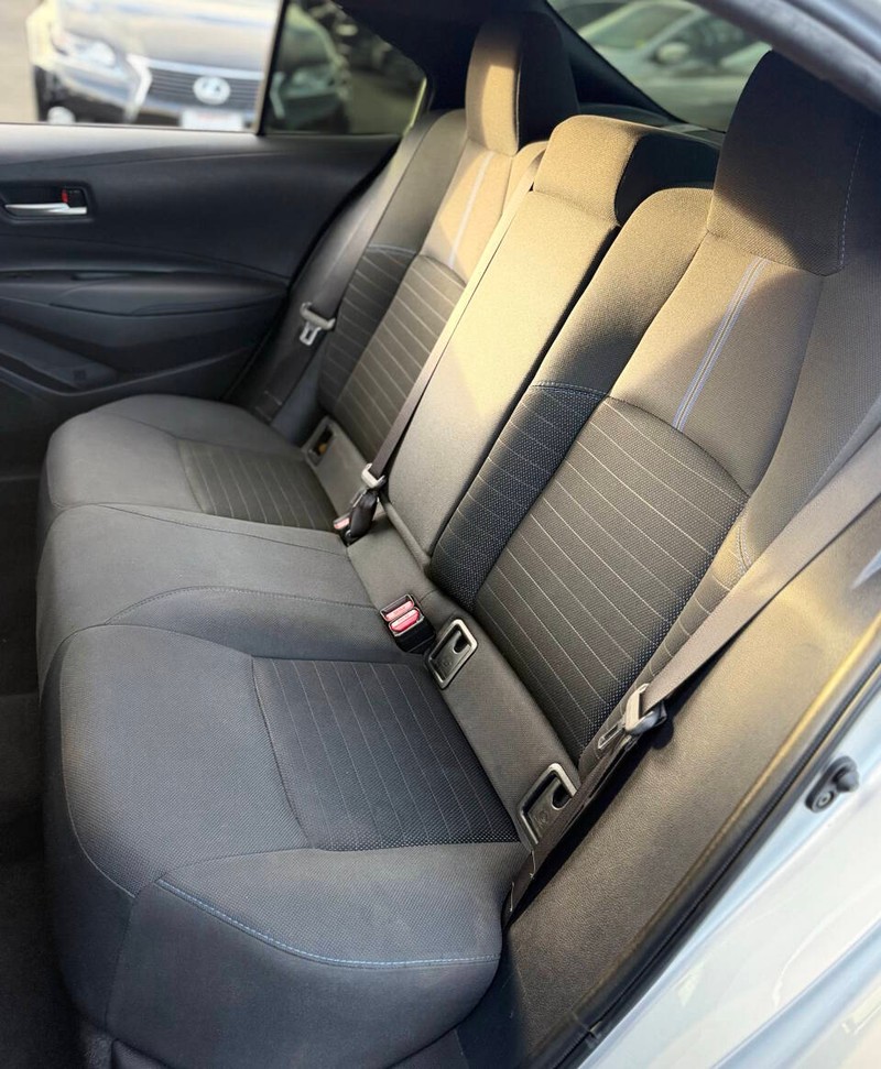 Toyota Corolla Vehicle Full-screen Gallery Image 13