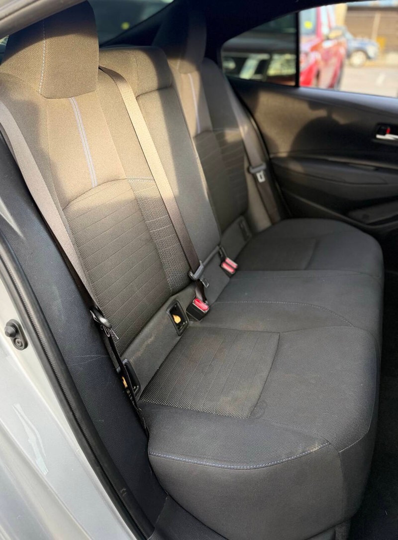 Toyota Corolla Vehicle Full-screen Gallery Image 14