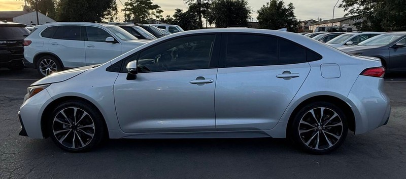 Toyota Corolla Vehicle Full-screen Gallery Image 15