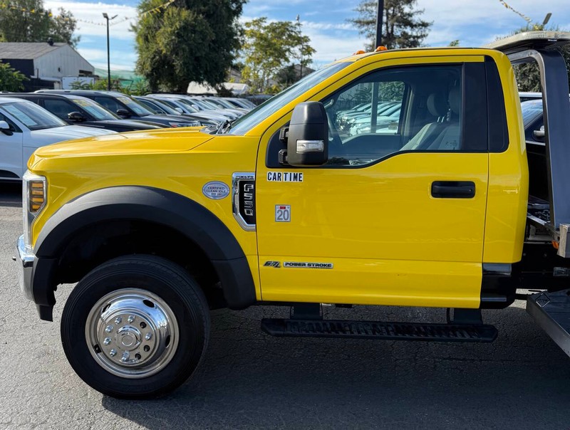 Ford Super Duty F-550 DRW Vehicle Full-screen Gallery Image 04
