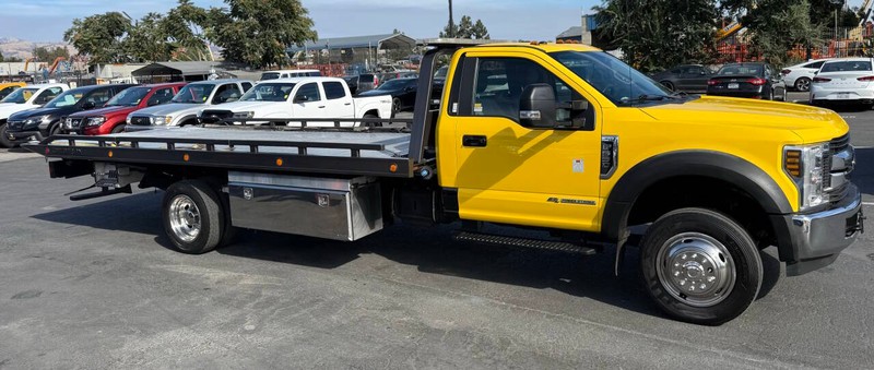 Ford Super Duty F-550 DRW Vehicle Full-screen Gallery Image 06