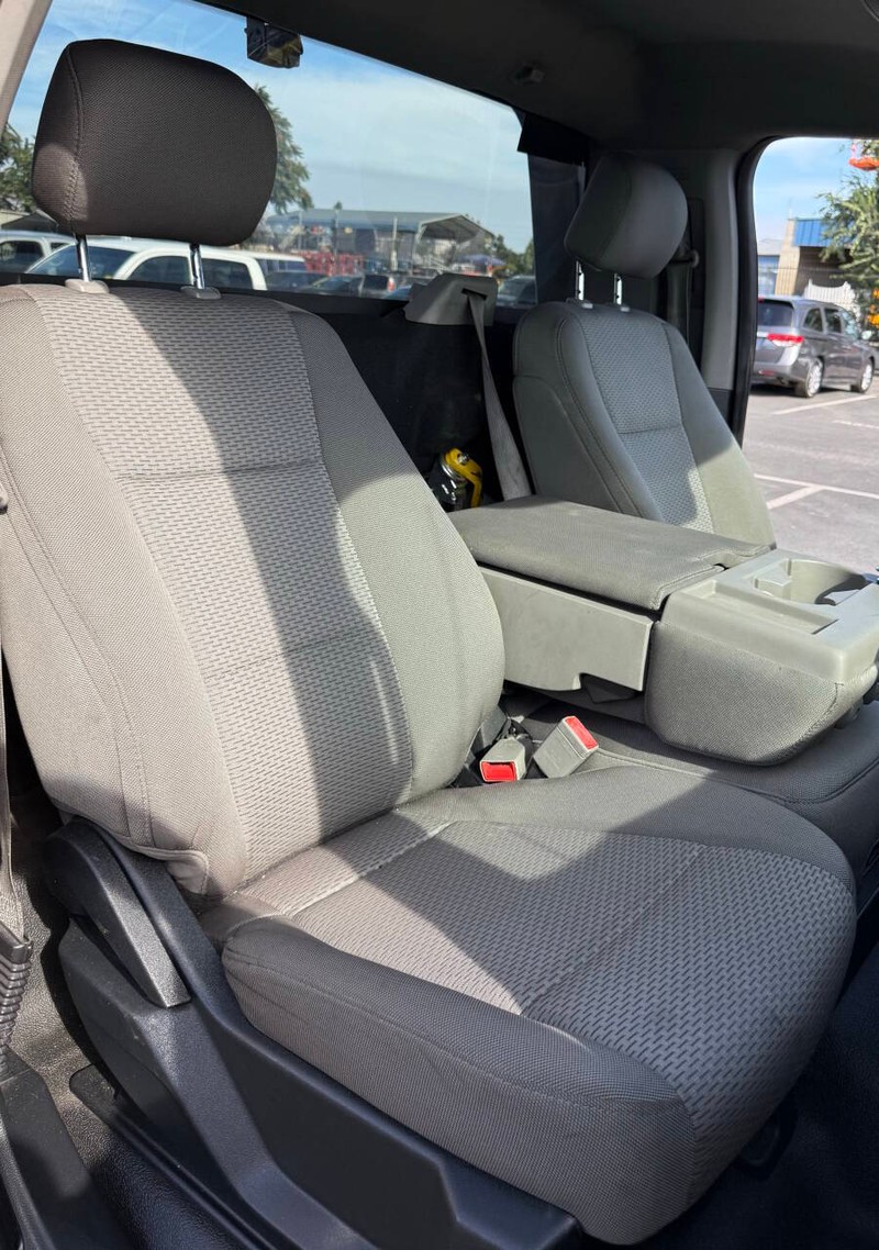 Ford Super Duty F-550 DRW Vehicle Full-screen Gallery Image 19