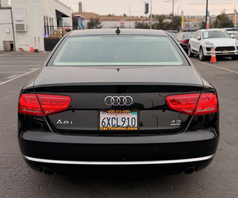 Audi A8 L Vehicle Full-screen Gallery Image 06