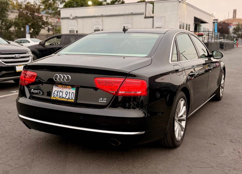 Audi A8 L Vehicle Full-screen Gallery Image 07