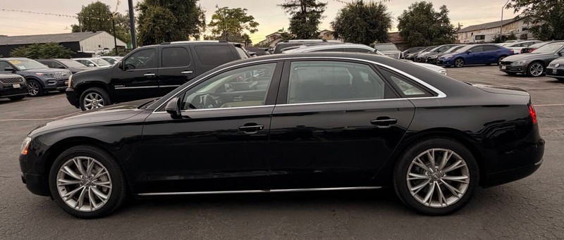 Audi A8 L Vehicle Full-screen Gallery Image 08