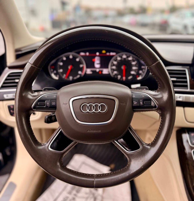 Audi A8 L Vehicle Full-screen Gallery Image 09