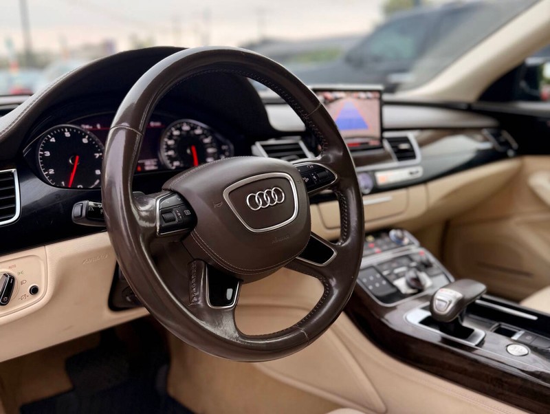 Audi A8 L Vehicle Full-screen Gallery Image 10