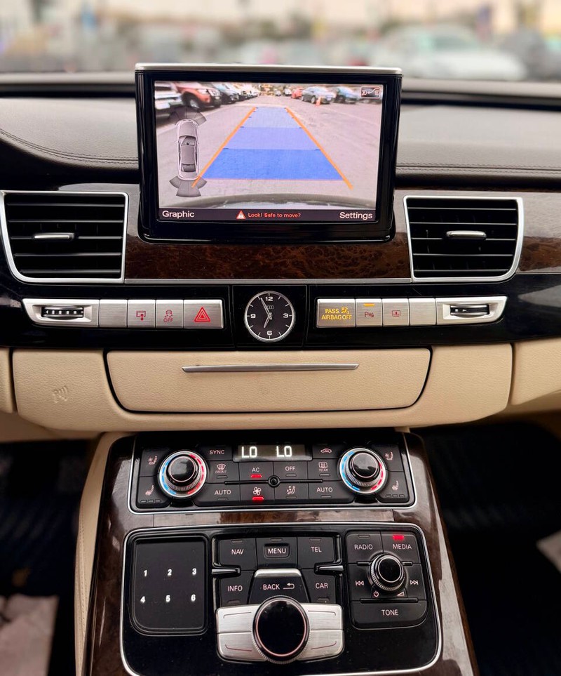 Audi A8 L Vehicle Full-screen Gallery Image 11