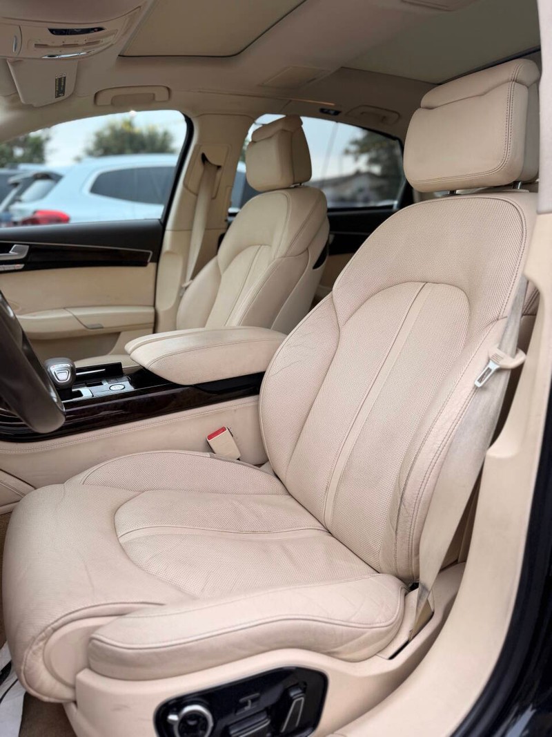 Audi A8 L Vehicle Full-screen Gallery Image 12