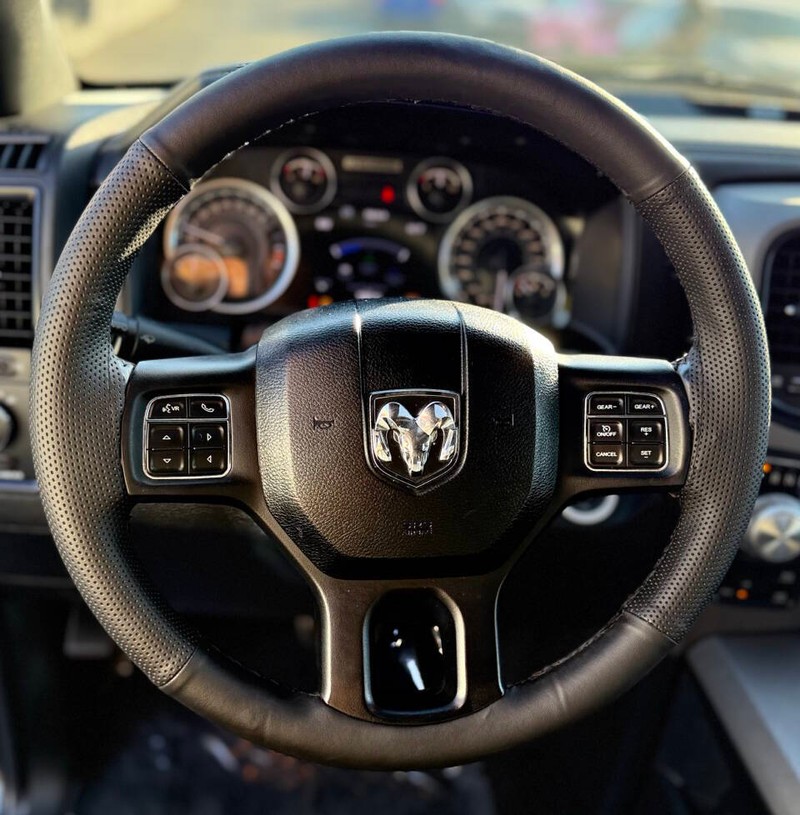Ram 1500 Vehicle Full-screen Gallery Image 09