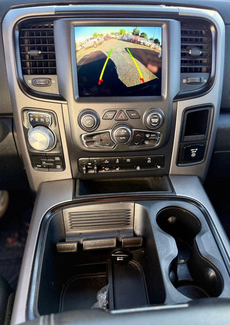 Ram 1500 Vehicle Full-screen Gallery Image 10