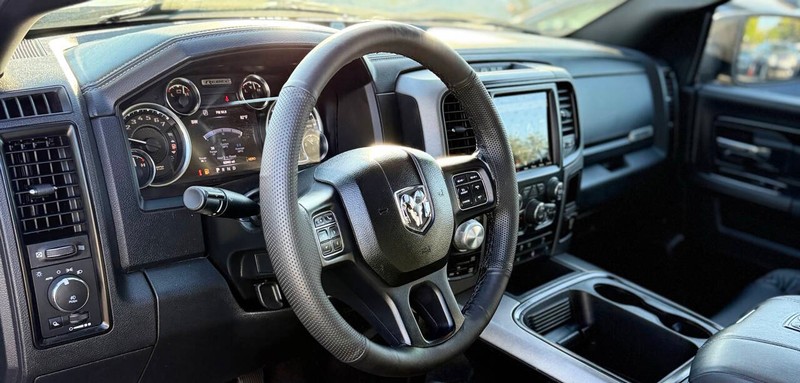 Ram 1500 Vehicle Full-screen Gallery Image 12
