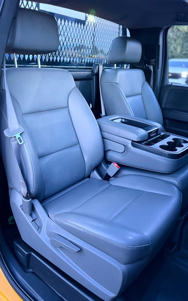 GMC Sierra 2500HD Vehicle Full-screen Gallery Image 12