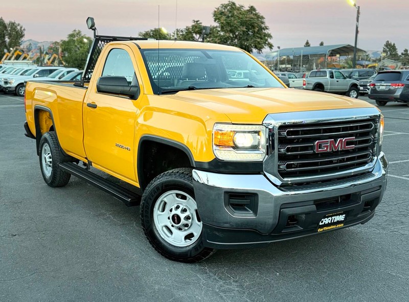 GMC Sierra 2500HD Vehicle Full-screen Gallery Image 02