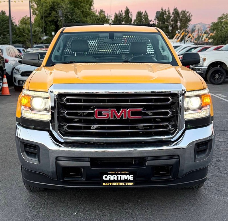 GMC Sierra 2500HD Vehicle Full-screen Gallery Image 03