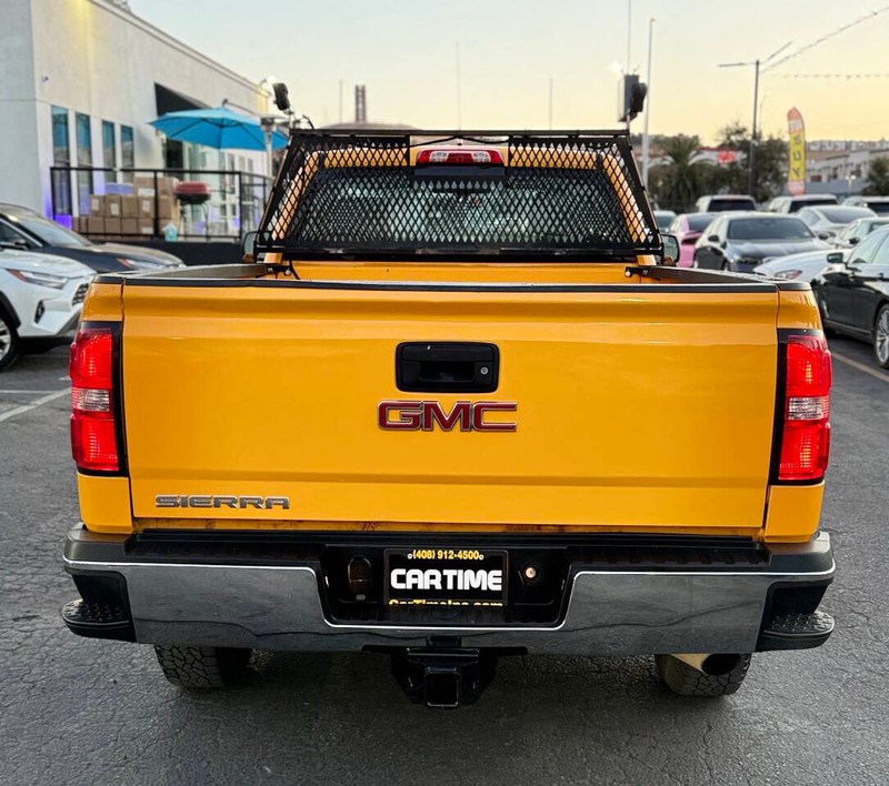 GMC Sierra 2500HD Vehicle Full-screen Gallery Image 05