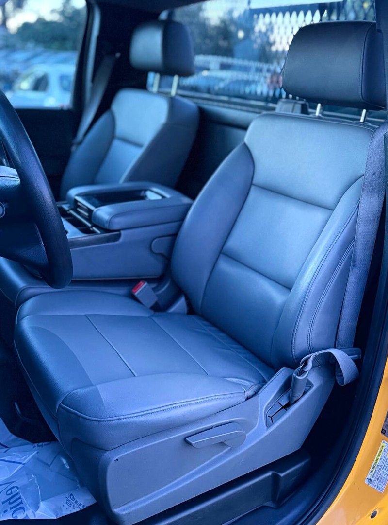 GMC Sierra 2500HD Vehicle Full-screen Gallery Image 10