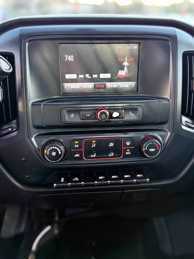 GMC Sierra 2500HD Vehicle Full-screen Gallery Image 11