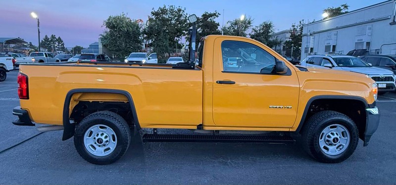 GMC Sierra 2500HD Vehicle Full-screen Gallery Image 14