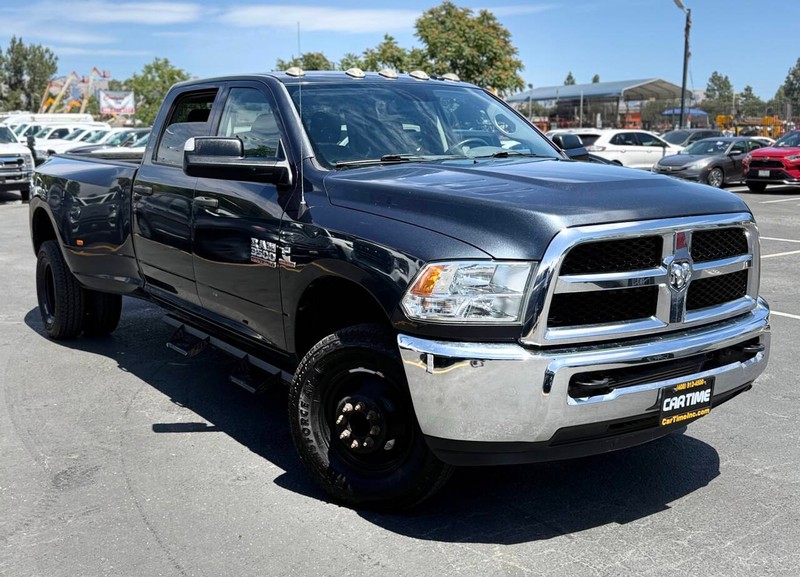 Ram 3500 Vehicle Full-screen Gallery Image 02
