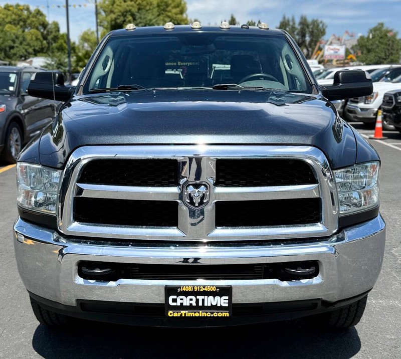 Ram 3500 Vehicle Full-screen Gallery Image 03