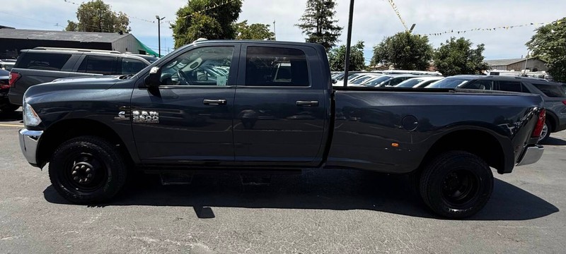 Ram 3500 Vehicle Full-screen Gallery Image 04