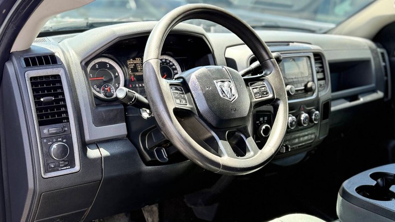 Ram 3500 Vehicle Full-screen Gallery Image 09