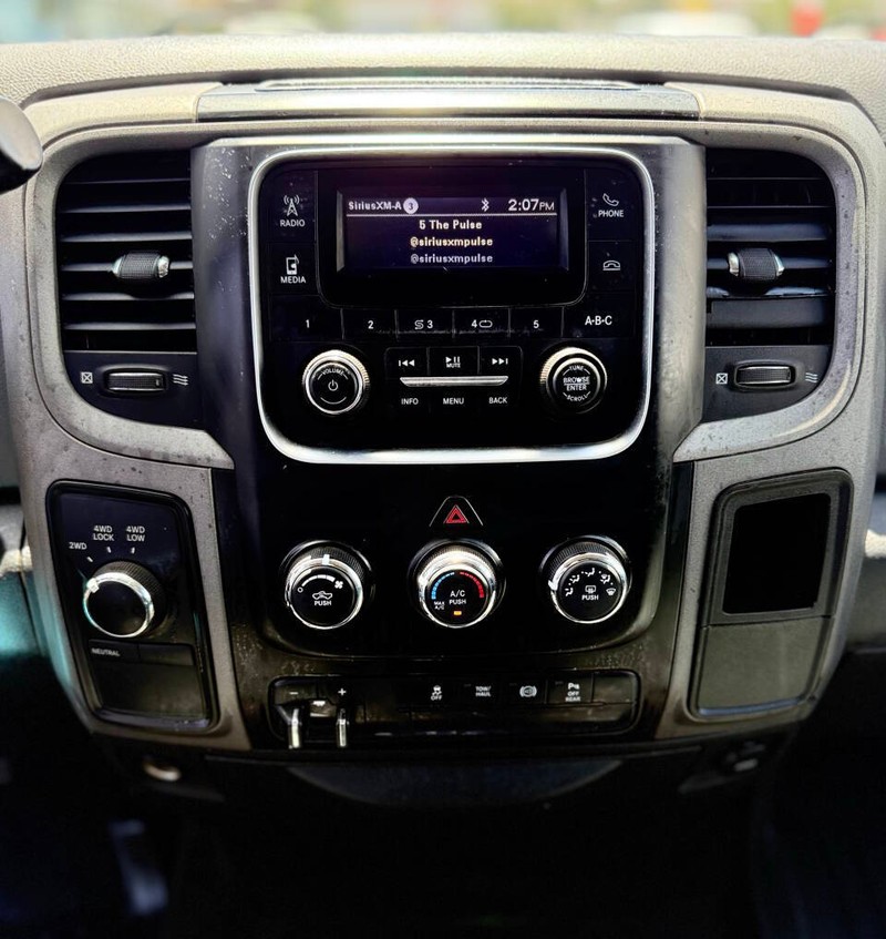 Ram 3500 Vehicle Full-screen Gallery Image 10