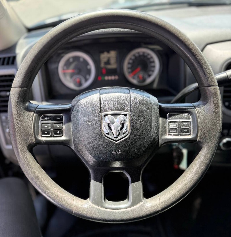 Ram 3500 Vehicle Full-screen Gallery Image 11