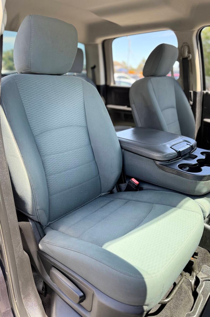 Ram 3500 Vehicle Full-screen Gallery Image 13