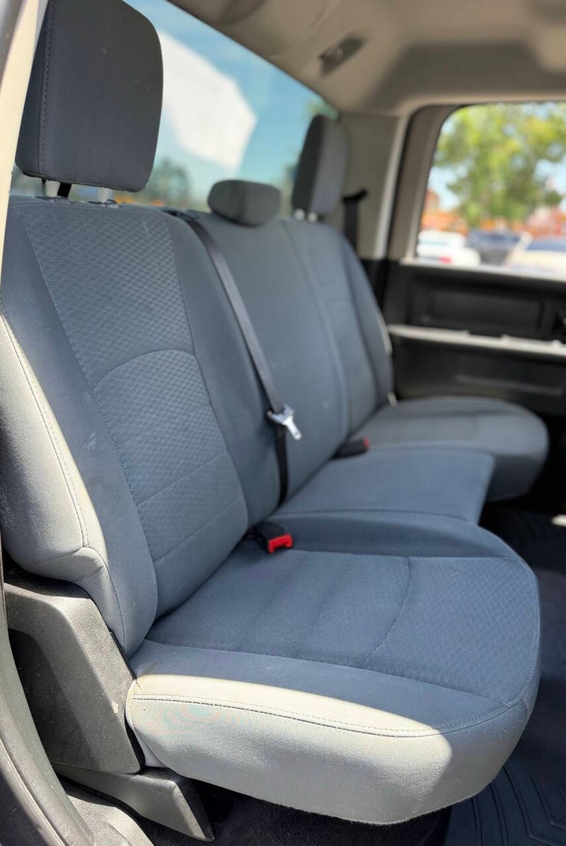 Ram 3500 Vehicle Full-screen Gallery Image 14