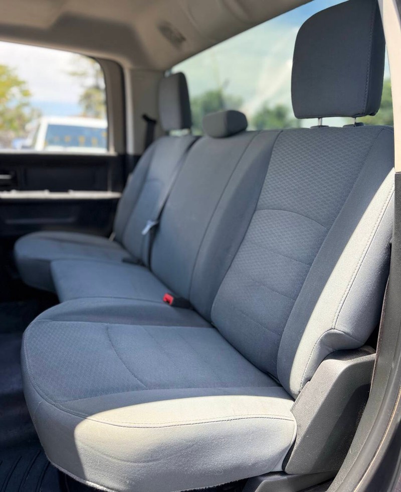 Ram 3500 Vehicle Full-screen Gallery Image 15