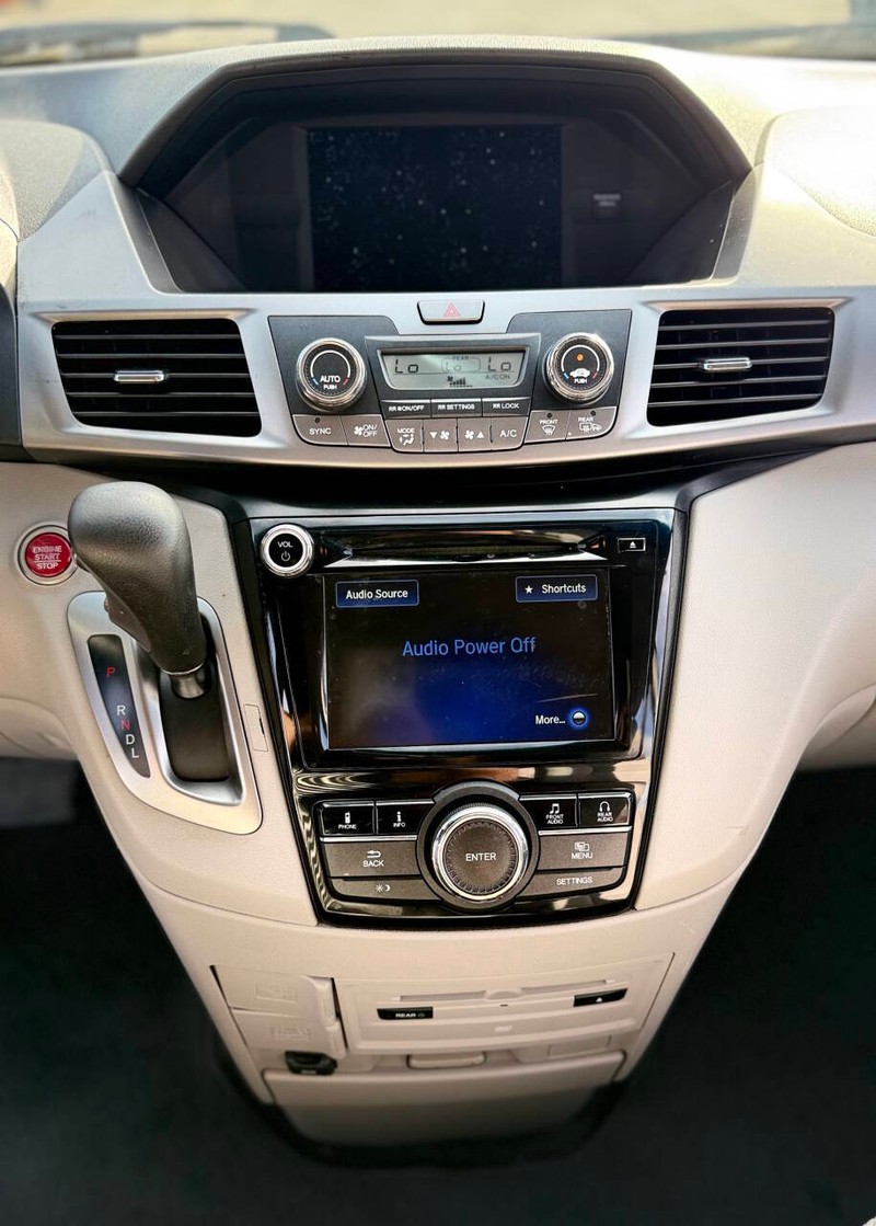 Honda Odyssey Vehicle Full-screen Gallery Image 10
