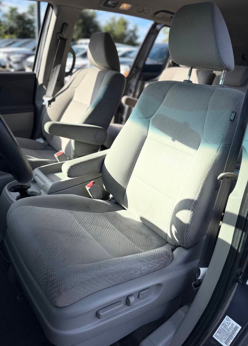 Honda Odyssey Vehicle Full-screen Gallery Image 11