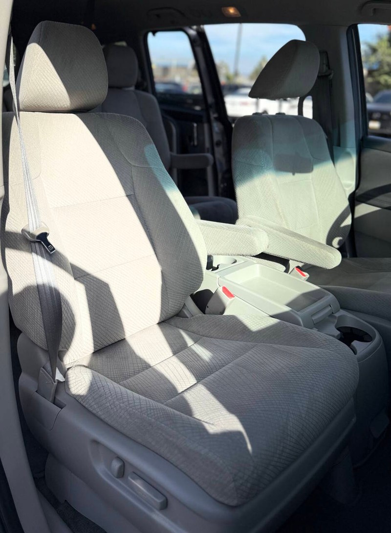 Honda Odyssey Vehicle Full-screen Gallery Image 13