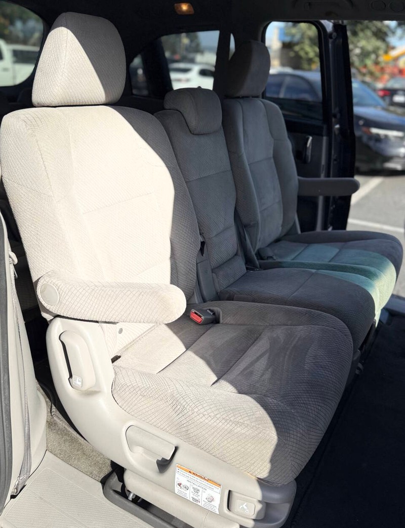 Honda Odyssey Vehicle Full-screen Gallery Image 14