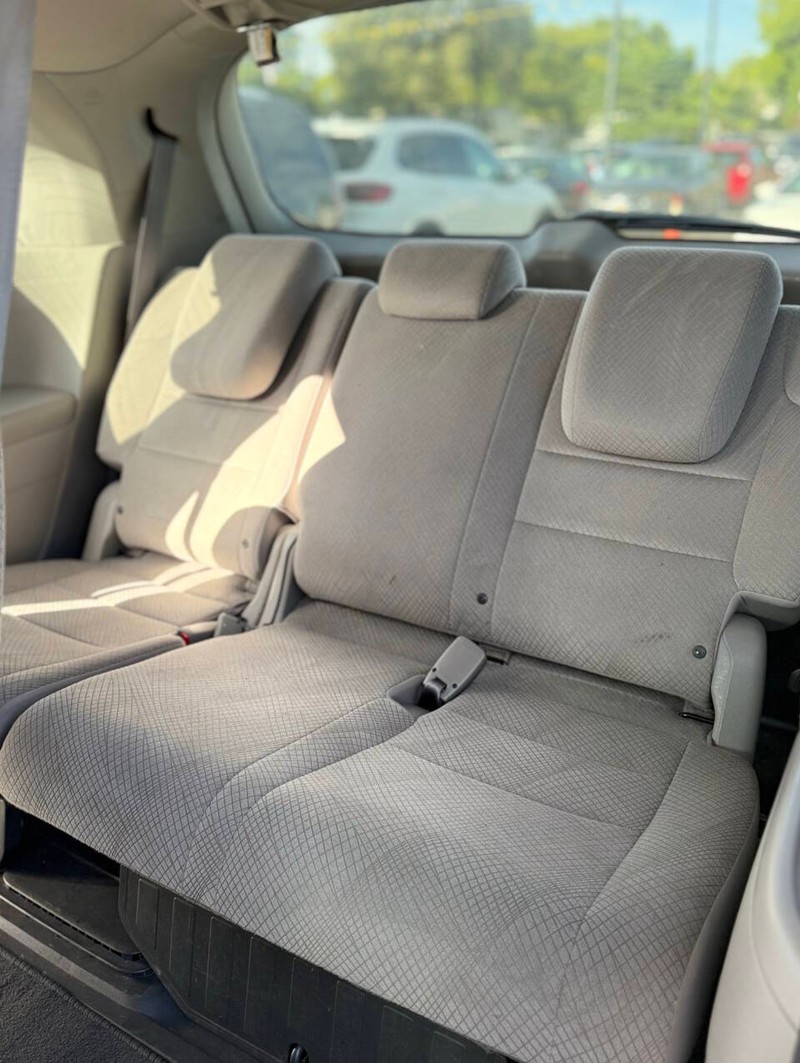 Honda Odyssey Vehicle Full-screen Gallery Image 17