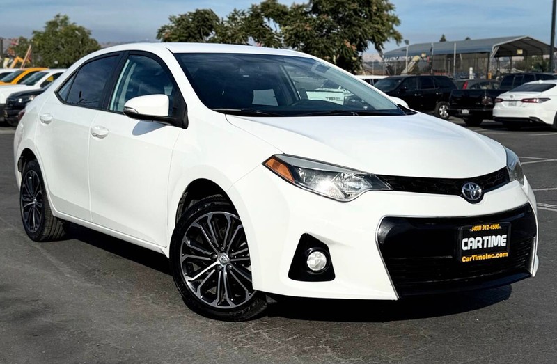 Toyota Corolla Vehicle Full-screen Gallery Image 02