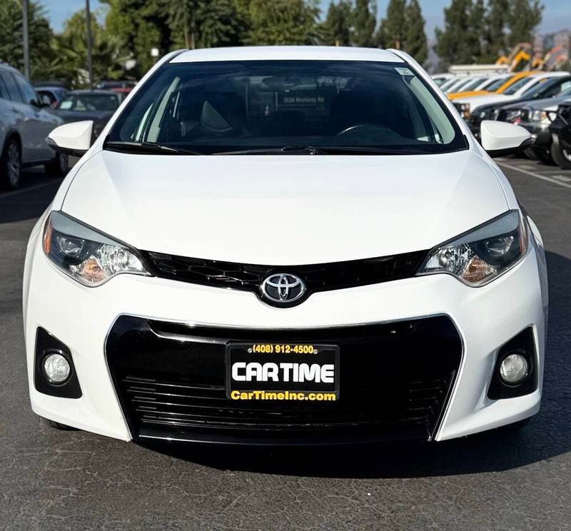 Toyota Corolla Vehicle Full-screen Gallery Image 03